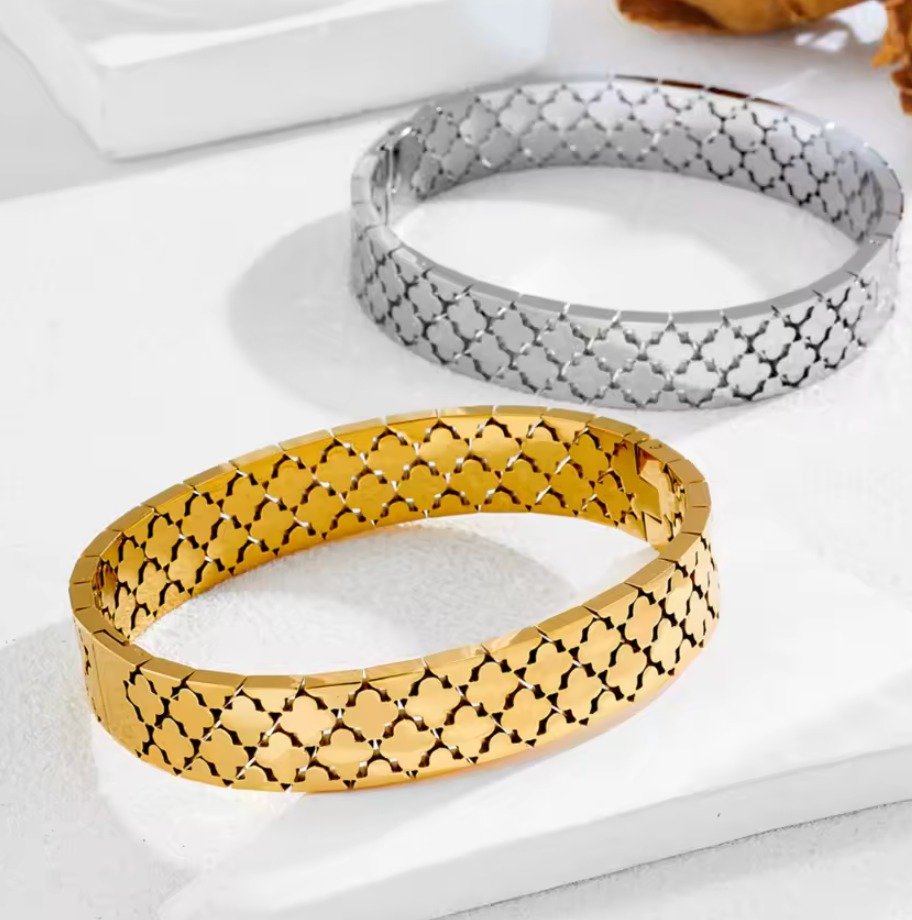 Arabesque Glow Bangle (2)